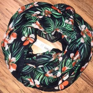 Brand new old navy infinity scarf